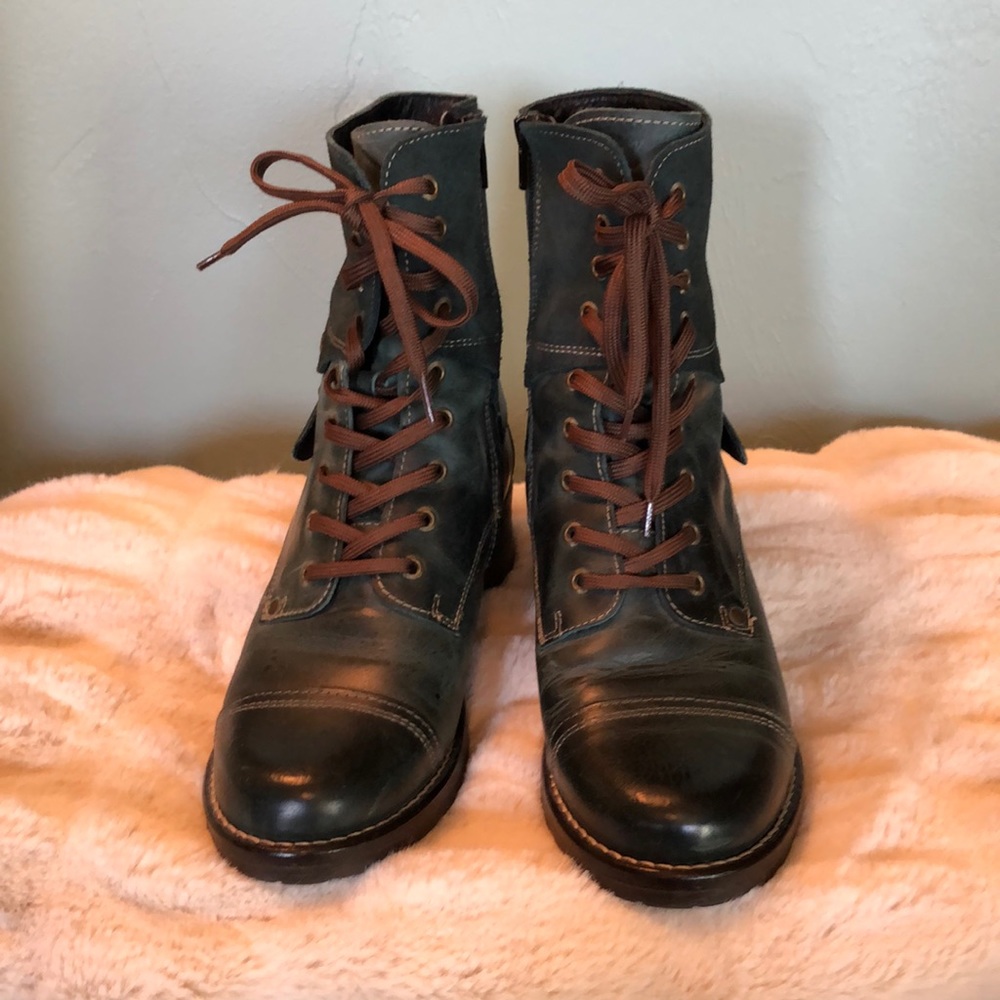Taos boots mint condition worn 3 times size 8-8.5 or EUR 39 Teal color
